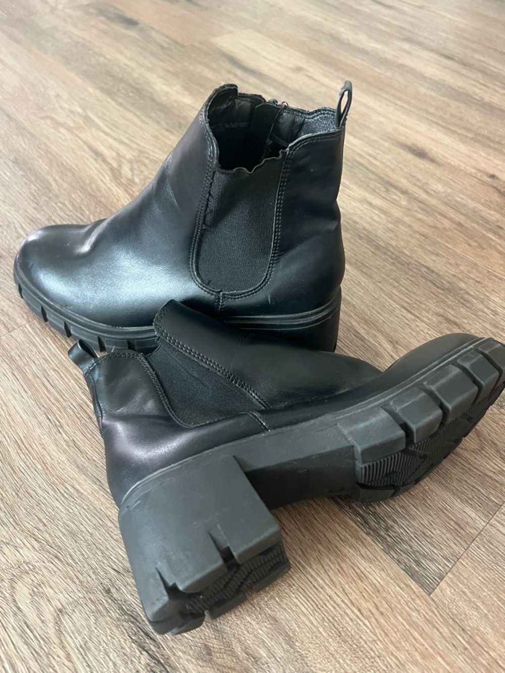 Madden - Black Chunky Chelsea Boots